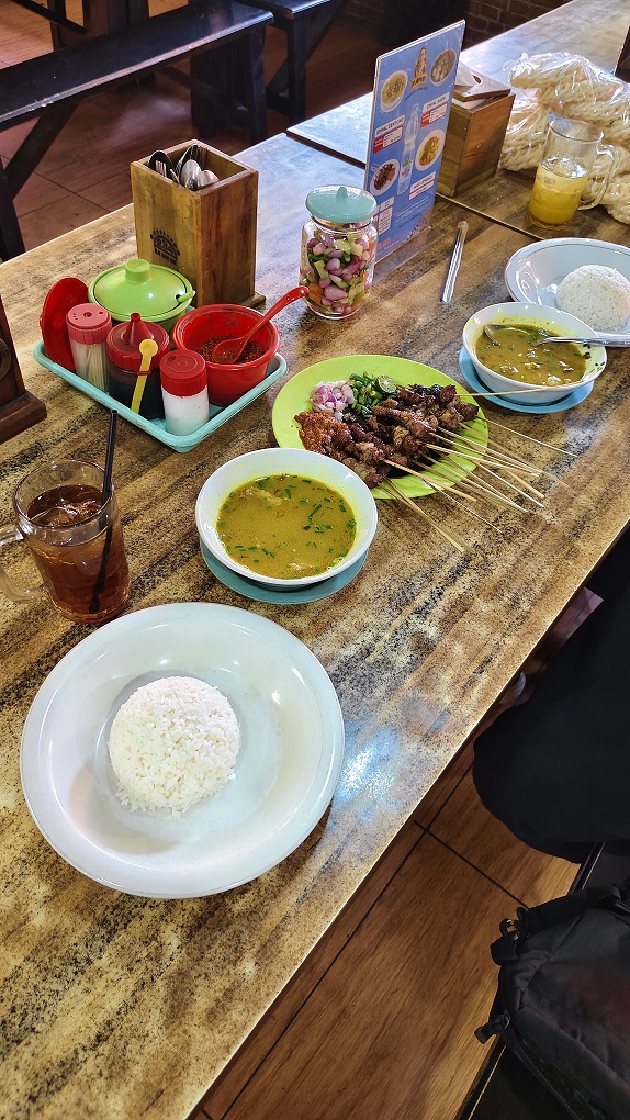 Menu Lengkap Empal Gentong Haji Apud dan Harga Terbaru 2026