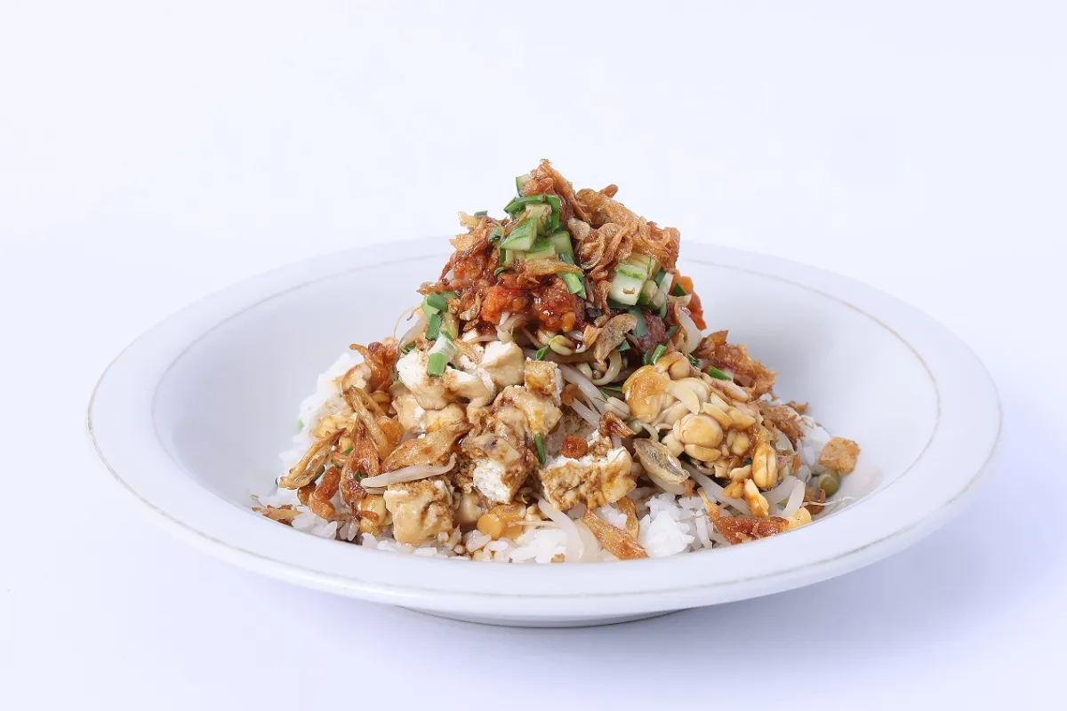Nasi Lengko Haji Apud: Makanan Sehat Khas Cirebon yang Bergizi Tinggi